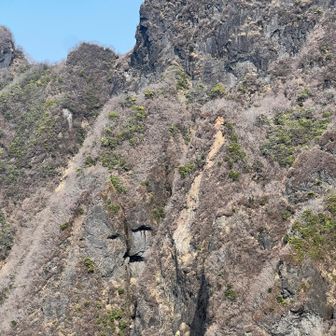 おや？あれは
何か平尾台の『キス岩』に似ていませんか？