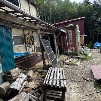 「仙水小屋」に到着...
でも立入禁止
(^^;