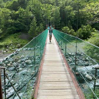 広川原から奈良田に戻る20kmは「余力があったら走ろう」って事だったが、ゼロ富士組は全員余力無し、バスの時間にも間に合大たので、バスで帰る事にしました🚌