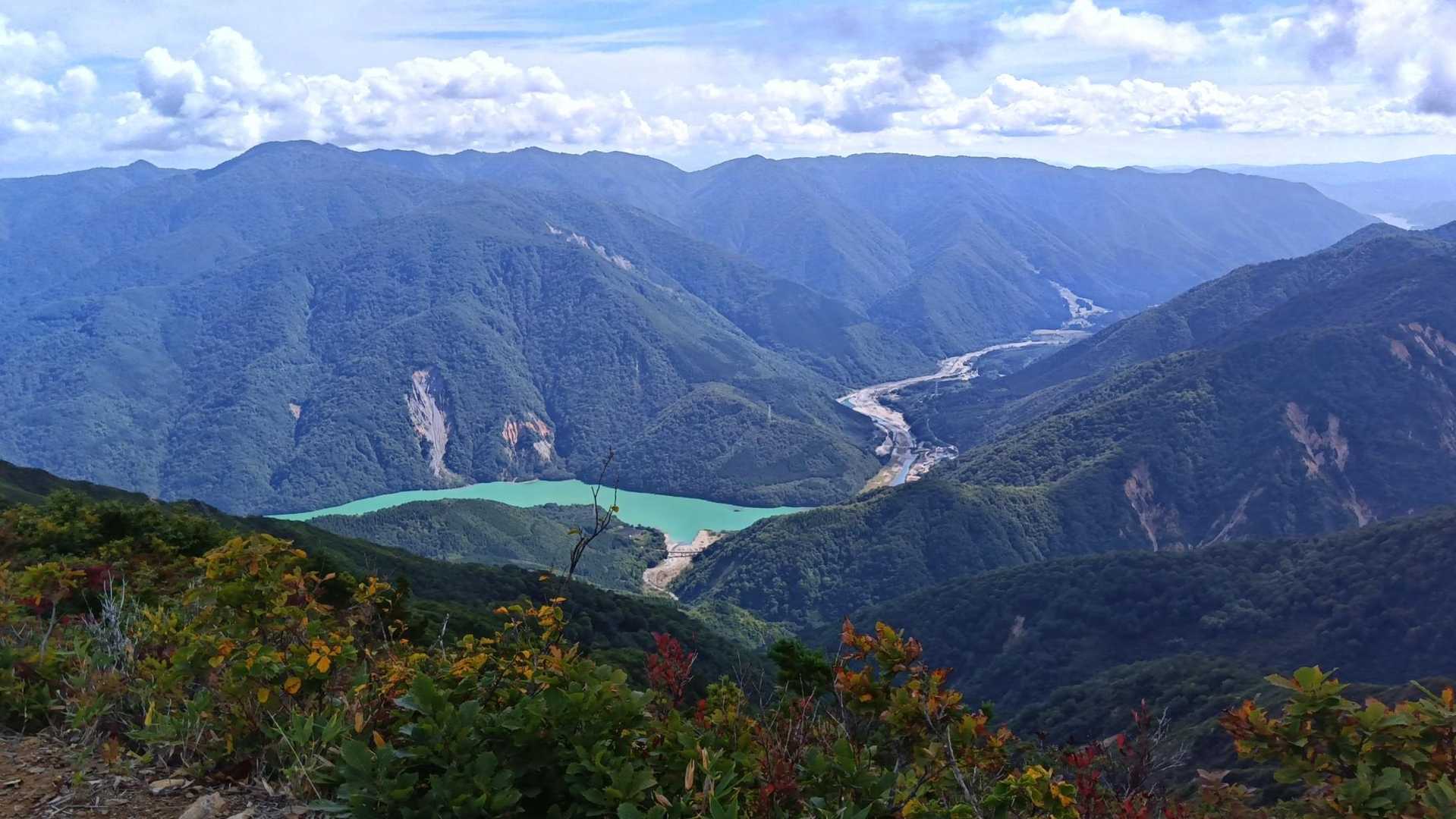 鳩ヶ谷貯水池と庄川
上流には御母衣湖もチラリと