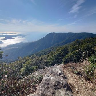 途中の展望スポット✨
向こうが、さっき行った矢筈嶽☝️