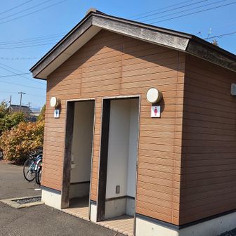 駐車場内にトイレあり🚻