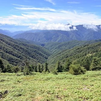 雁坂峠からの眺望