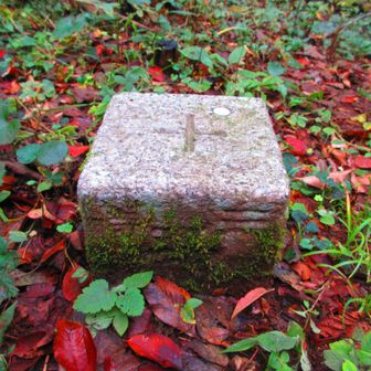 三等三角点
点名：加賀田
標高：749.37 m
