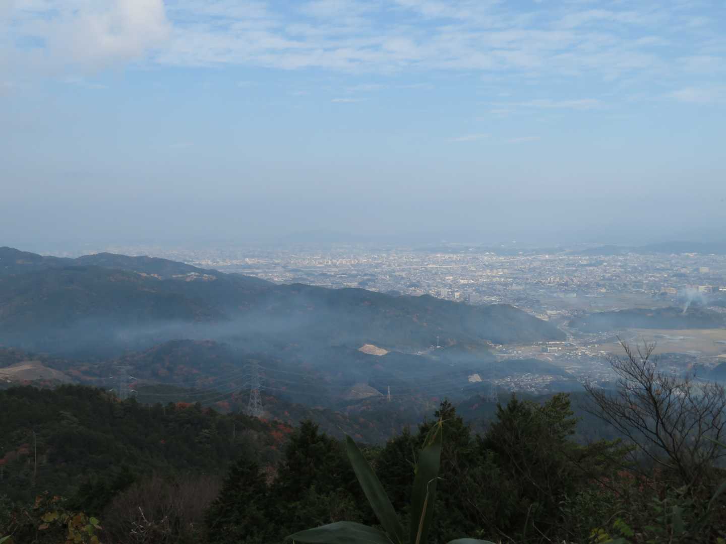 福岡市方面　かなり霞んでいます。