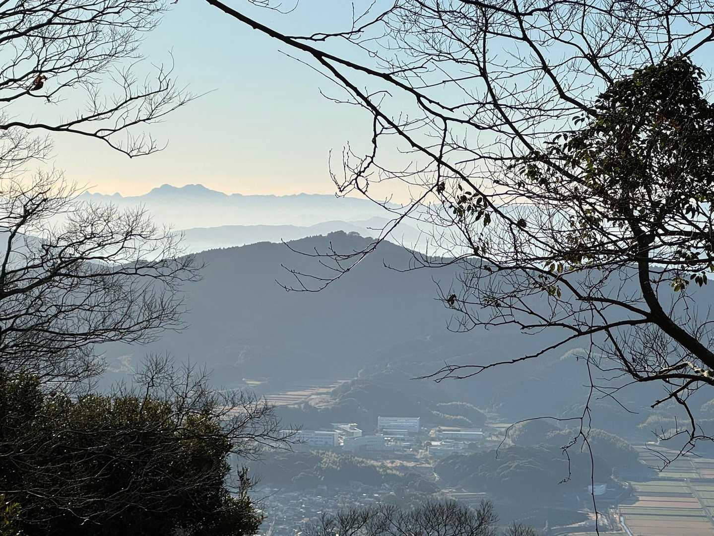 いい感じにもやがかかって