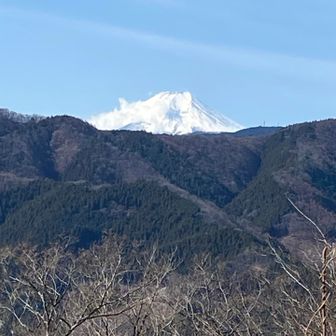 富士山。雲多いかな。