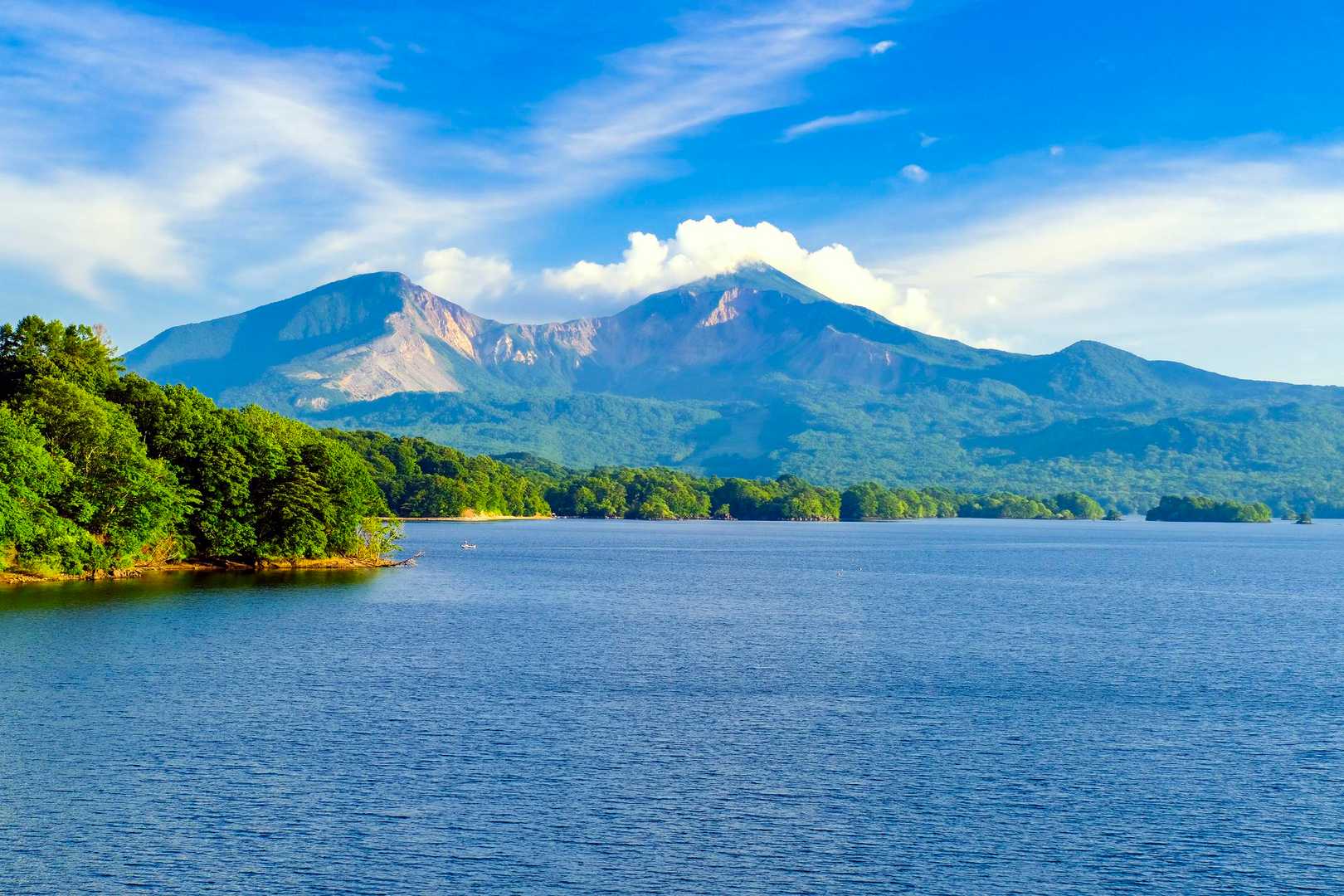 【フラット登山】絶景の裏磐梯　森と湖が迷路のように混ざりあう異形ワールドの写真