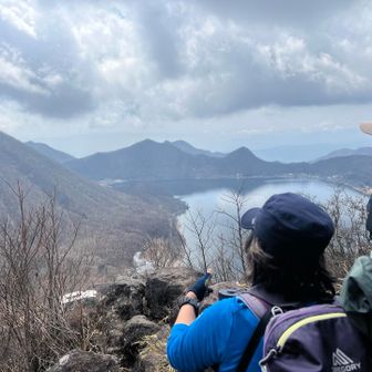 とても良い景色✨
でもちょっと春霞🤍

榛名湖も外輪の山々もよく見えるよ✨