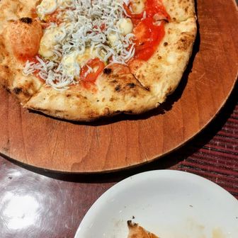 今週の週替りピザ(しらすとアンチョビとズッキーニのトマトソース)🍕
生地カリカリッフワモチッ絶品✨登山者のみのご褒美🎁