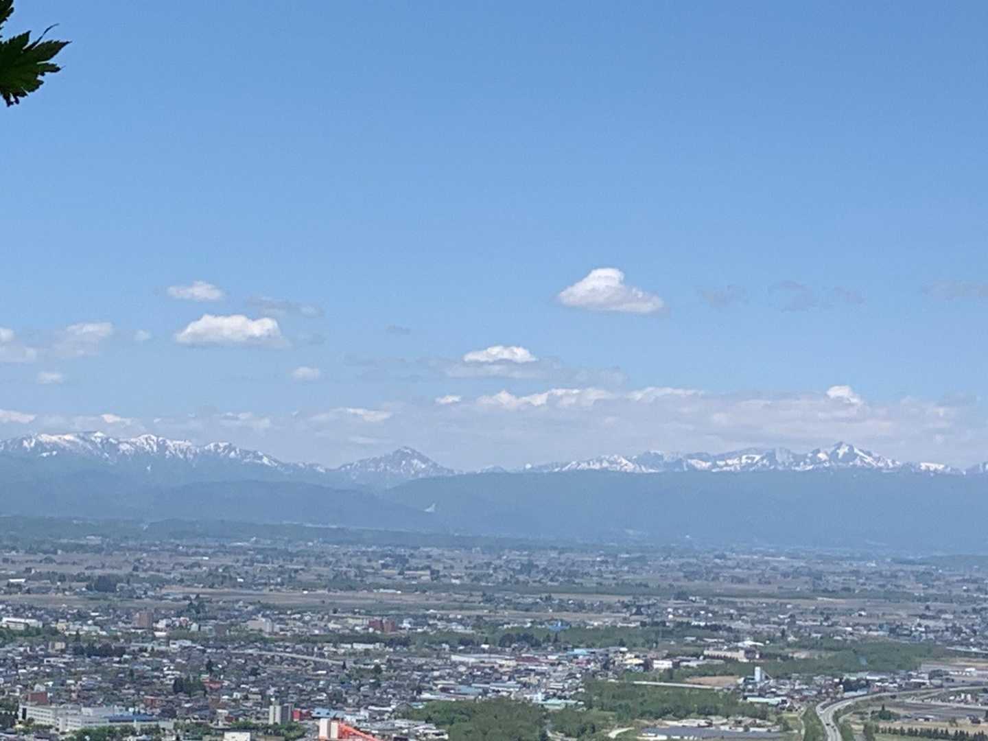 真ん中に祝瓶山がドンと構えてますね
今年こそチャレンジしまーす♪
ここはロケーションが良いですね🙆