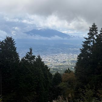 雲が多く本日はキレイな富士山は見れませんでした。