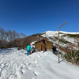 冬期小屋へ到着
泊まっていた方々は日本語では無い。
たぶんK国の方？