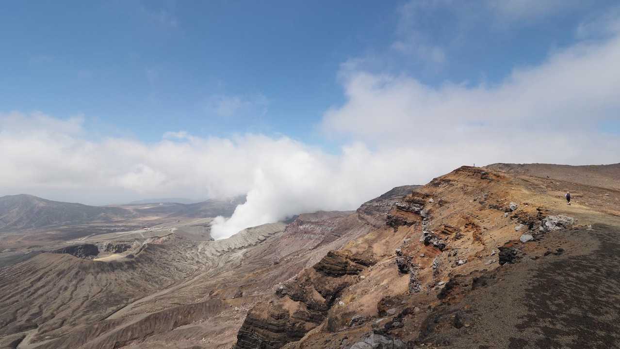 阿蘇山（中岳・高岳・高岳東峰）、砂千里ヶ浜から の写真 12