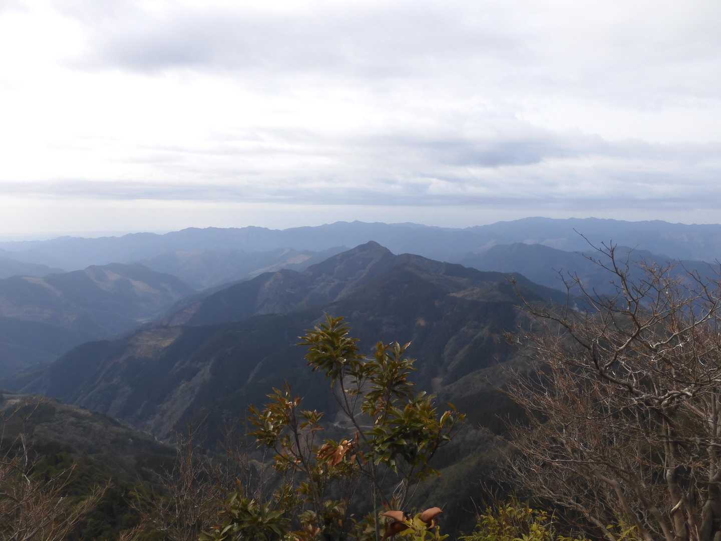 烏帽子岳山頂より南方、赤鬚山方面