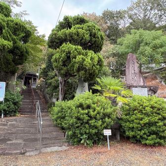 甲山の麓、荒神社です