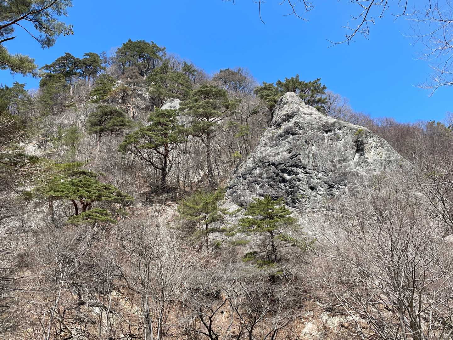これが聖ケ岩。