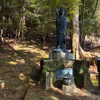 奥の院へ。また登る。