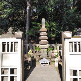 源頼朝のお墓