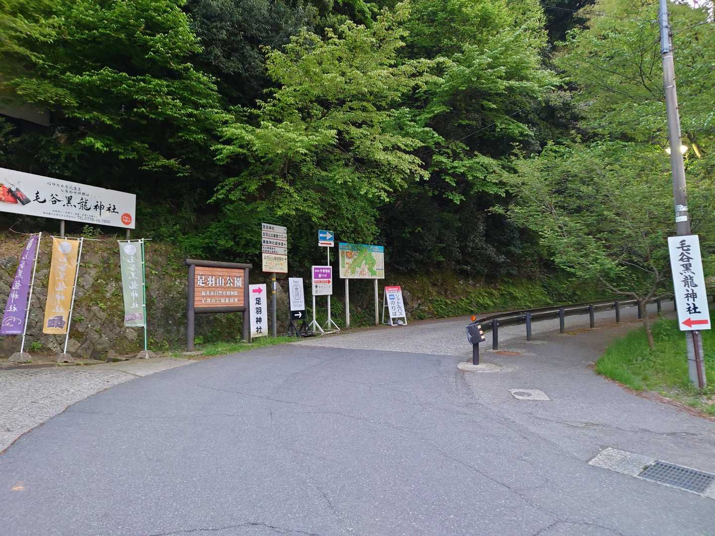 ここからの5区は山登り区間。標高差約100メートルを一気に駆け上がる往路の最難関です笑。