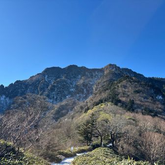 石鎚山は黒っぽい
