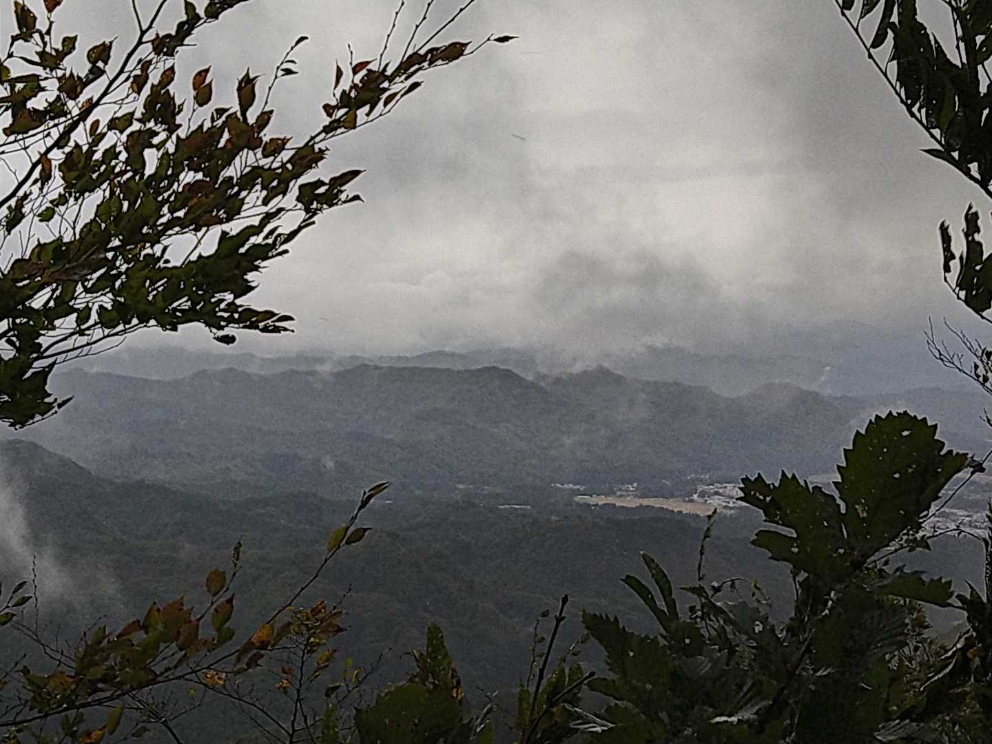 飯豊連峰は、当然ですが雲の中