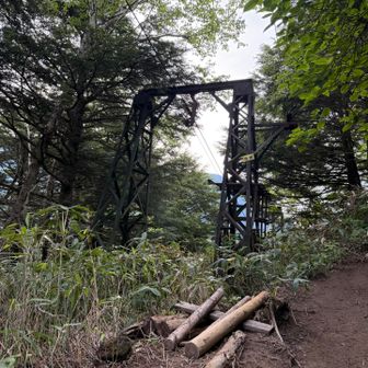合戦小屋への荷物運搬用ケーブル