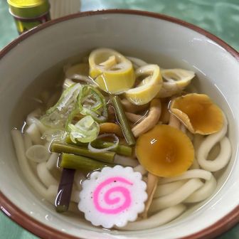 お昼は山菜うどんと持参した🍙

こういう道中で食べるうどんの美味いこと😊