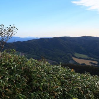 外輪山と西岳とカルデラ地形と。

すみわたる海蒼（かいさう）の天と
きよめられるひとのねがひ

賢治さん、そこまでトシのことを……。
