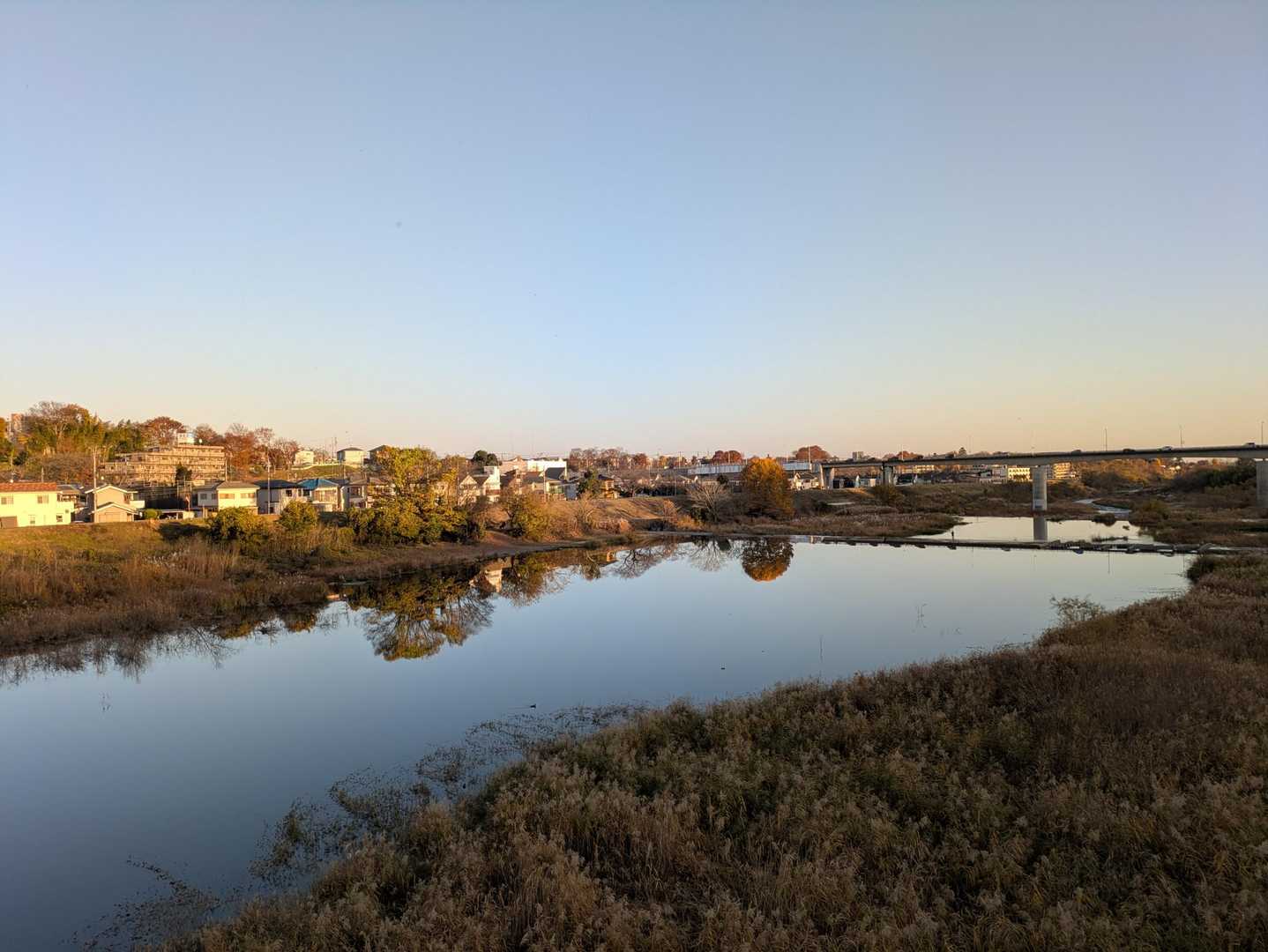 夕暮れの川面のリフレクションが美しかったです。