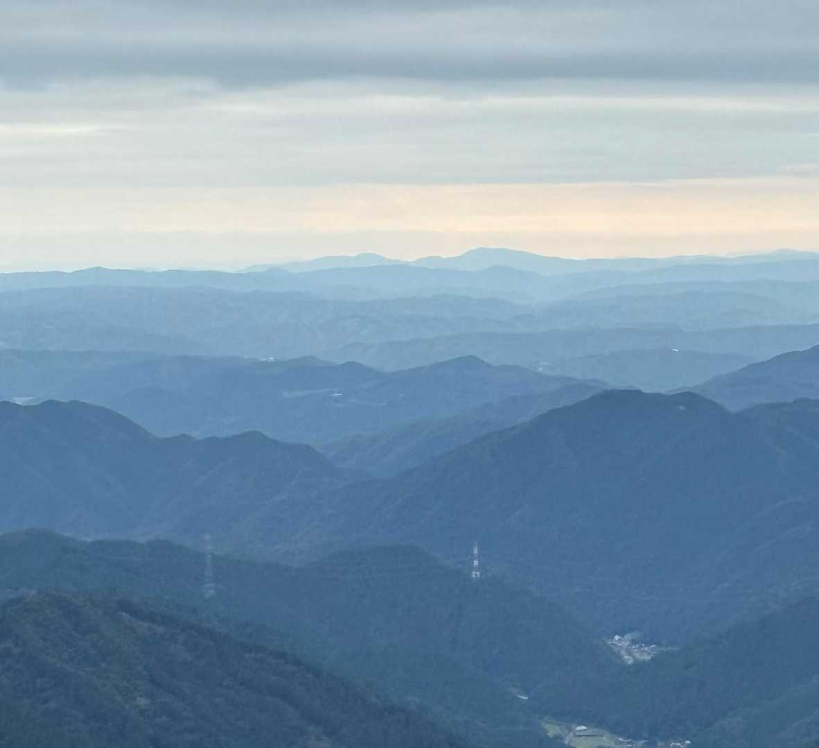 霞む山々、紅葉の始まりを楽しんだ！

そして和気あいあいメンバーと心和む日😊