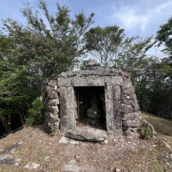 堀坂山雌岳と〜ちゃく〜✌️
観音様が祀られており、大切な人の平癒を願う場所🙏