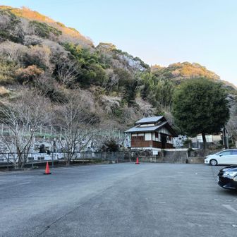 東京を未明に出発。小田原〜厚木道路や
国道1号などを経由して焼津へ。
林叟院の駐車場🅿️に駐車。トイレ🚻有り。
少し仮眠し、出発
この駐車場は参拝すれば駐車🅿️可能とのこと。後ほどお参りします。