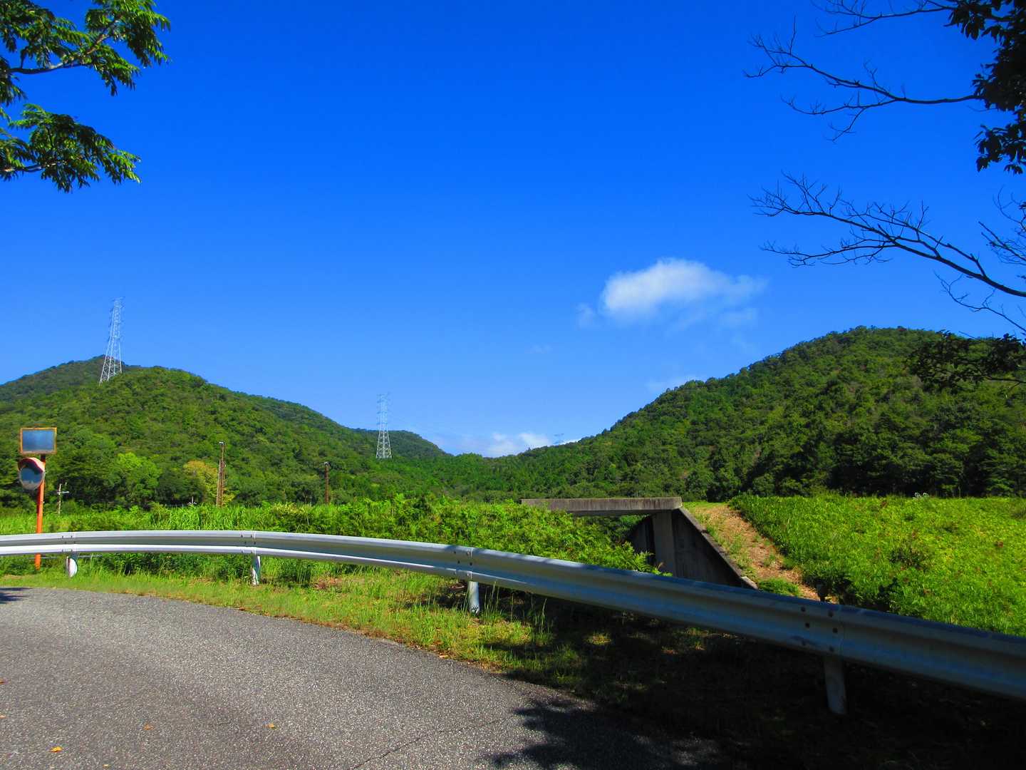 左：虚空蔵山
右：岩辻山