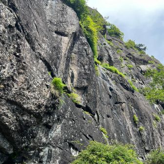 屏風岩はロッククライミングしてる人達で賑わっていました