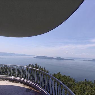 ここで初めて人に会う。
3人のご家族さんは登山ではなさそうだった
