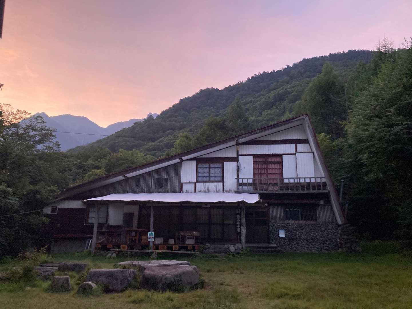 穂高平小屋に着く頃には明るくなった☀️