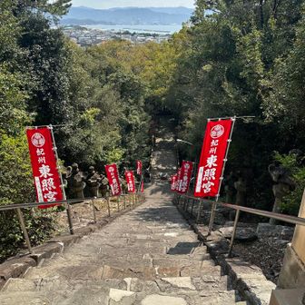 階段降りて海沿いで駐車場へ向かいます