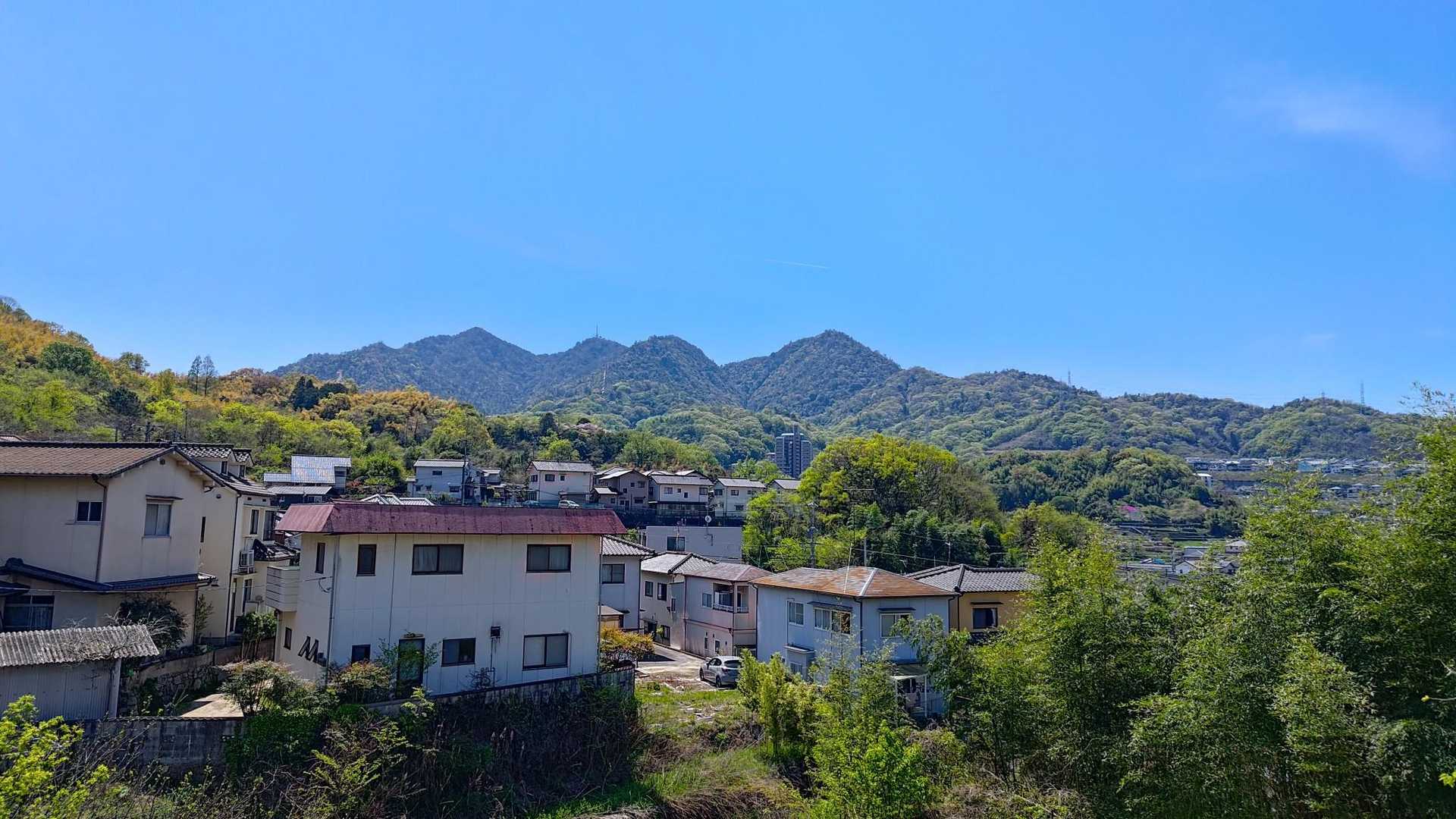 道中、連山が見えました。
今回登った山ではありません。
何かよさそうなんだけど、地図確認し忘れた…。