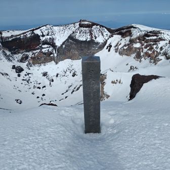 9.5合目から先ず先に剣ヶ峰へ（奥社経由だと、奥社で撤退してしまいそうだったので）