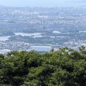 駕与丁公園の上からの眺め🍀
めっちゃ近くで働いてのに、一度も行ったことない場所。
お花の時期に行ってみたいかも😍