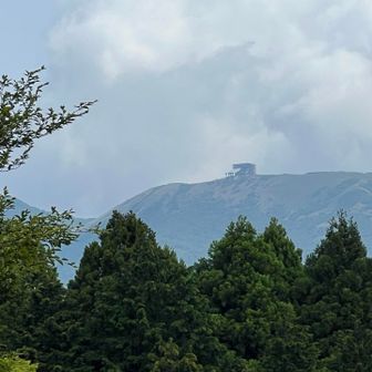 箱根駒ヶ岳山頂のロープウェイが見える👀