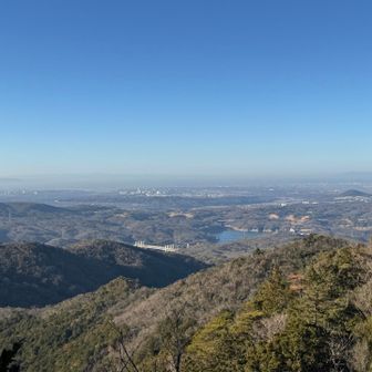 帰りは朝日山をトラバース、トラバース道に眺望ポイントがありました。なかなか絶景❗️