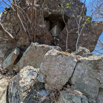 その経文を納めた割れ目