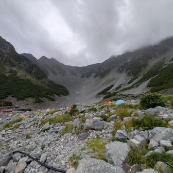 涸沢カールの写真📷️撮って下山へ。
雨🌧️降り始める😔。レインウェア着る。
無心でひたすら下山🏃。