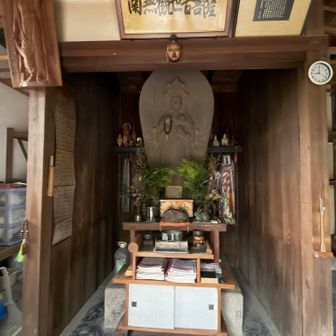 石仏の朝日山観音菩薩像