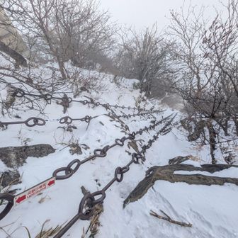 戻ってきて、三の鎖上から。
凍ってもないし普通に降りられそう。