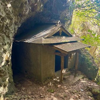 『水月寺奥の院』
登山者休憩所ですが…
暗くて怖いので入りません