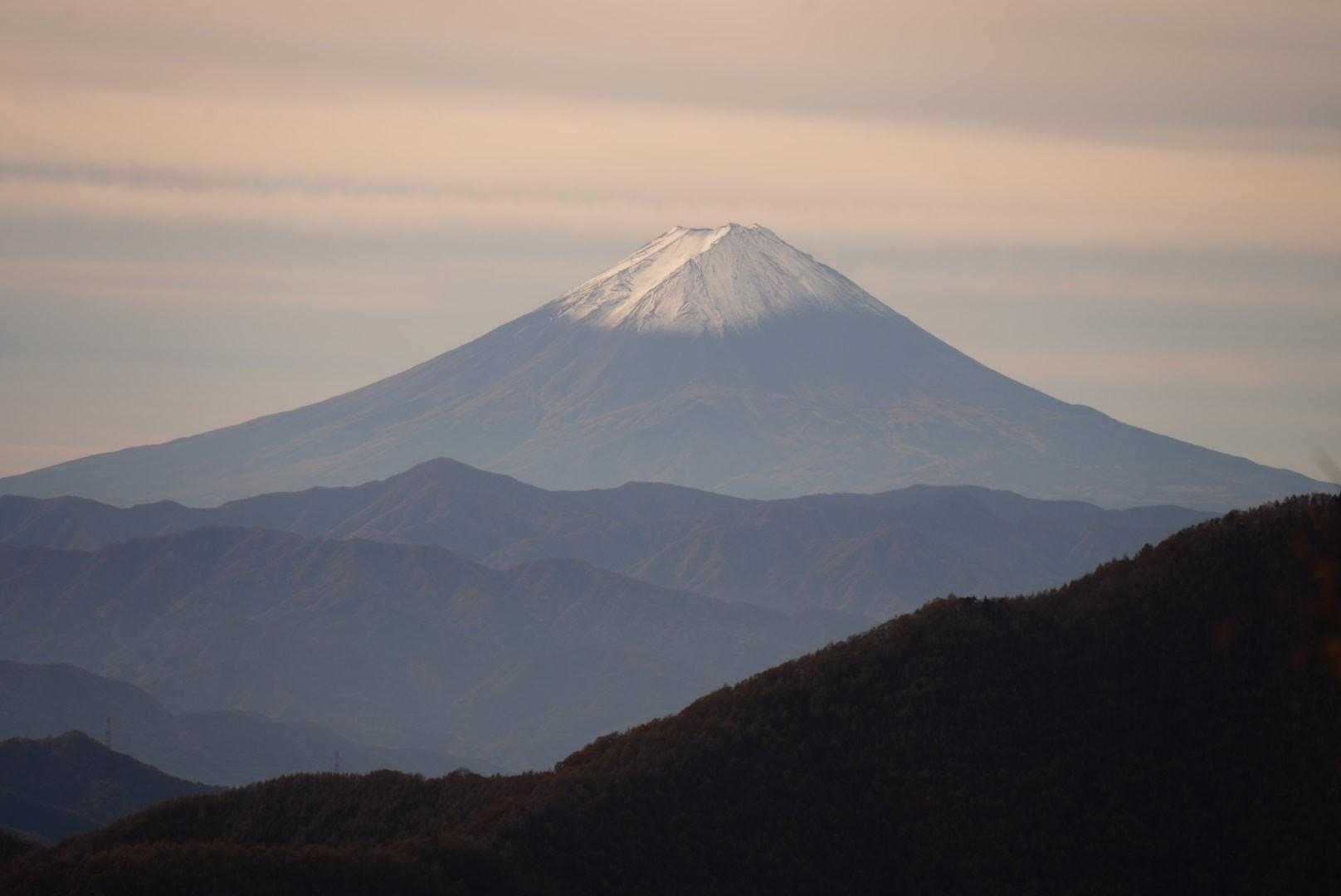 振り返ると富士山ドーン‼️
冠雪してますね☺️