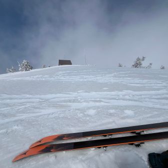 その後小岳予定だったが取りやめて硫黄から見て真っ白だった仙人岱斜面へ